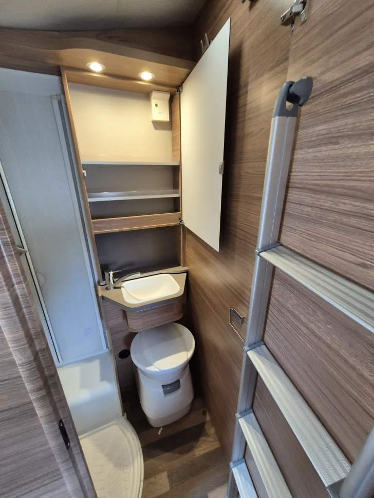 Fahrzeugbild Weinsberg CaraCompact Suite 640 MEG MB EDITION [PEPPER] #25