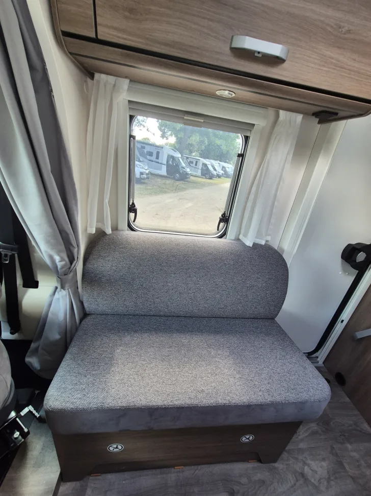 Fahrzeugbild Carado V347 *Holzrost*90L-Tank*2. Außenstauraumkla.* #18
