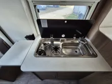 Fahrzeugbild Carado V347 *Holzrost*90L-Tank*2. Außenstauraumkla.* #22
