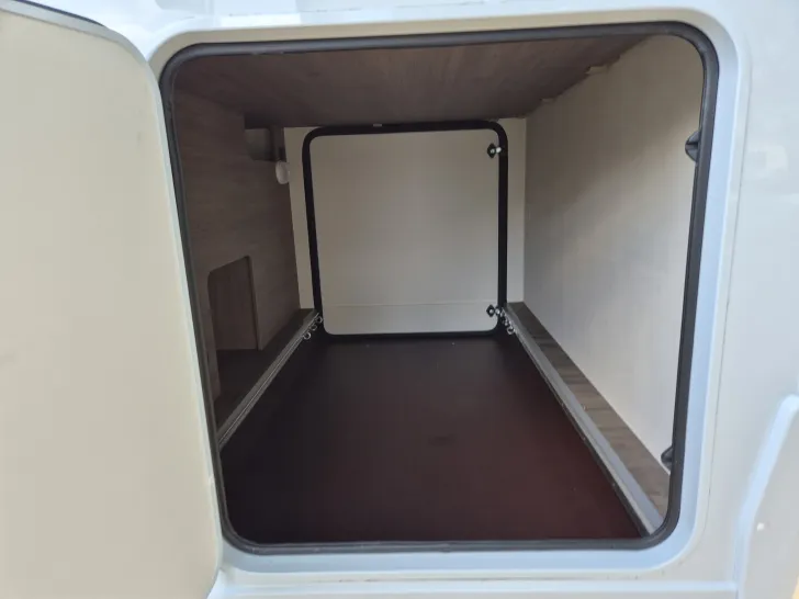 Fahrzeugbild Carado V347 *Holzrost*90L-Tank*2. Außenstauraumkla.* #38