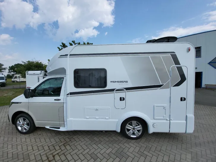 Schräg Hinten Weinsberg X-CURSION VAN 500 LT EDITION [PEPPER]