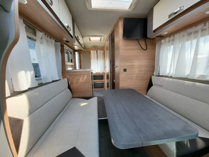 Sicht vorne-hinten Weinsberg X-CURSION VAN 500 LT EDITION [PEPPER]