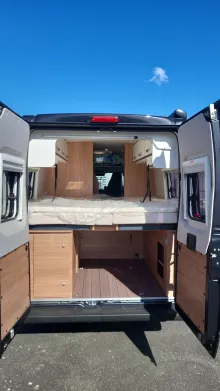 Frontal Hinten Weinsberg CaraBus 630 ME EDITION [FIRE] Automatik, Paket auto. Fahren