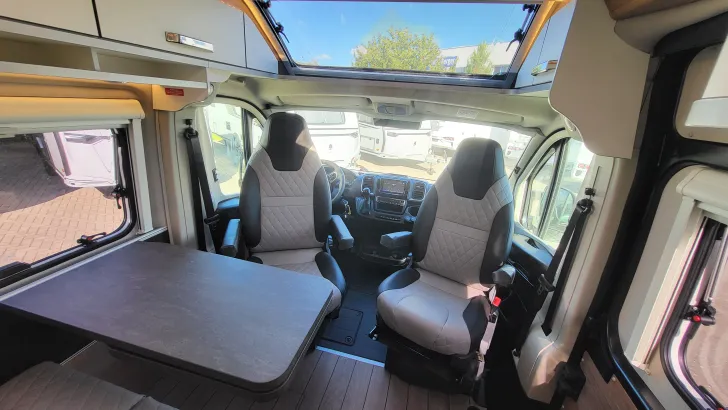 Sitzgruppe Weinsberg CaraBus 630 ME EDITION [FIRE] Automatik, Paket auto. Fahren