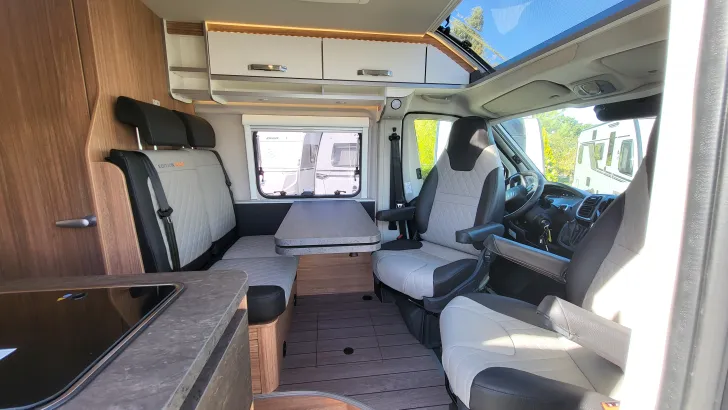 Weitere Sitzgruppe Weinsberg CaraBus 630 ME EDITION [FIRE] Automatik, Paket auto. Fahren