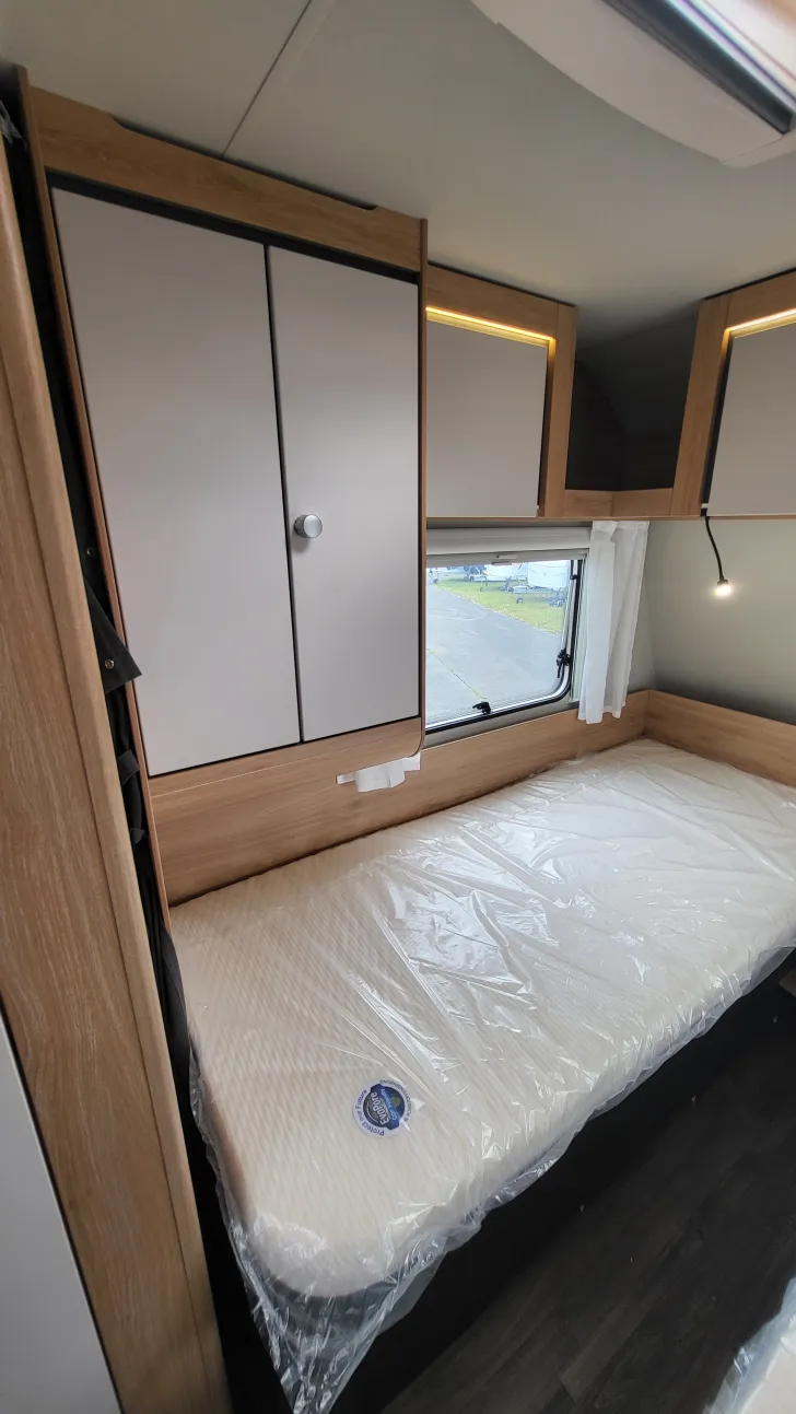 TV-Vorbereitung Knaus Sport 460 EU Mover/Markise