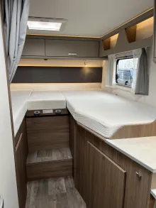 Fahrzeugbild Carado T 338 AT8G+ChassisPak+TV-Pak+RFK+gr.Kühlschrank #10