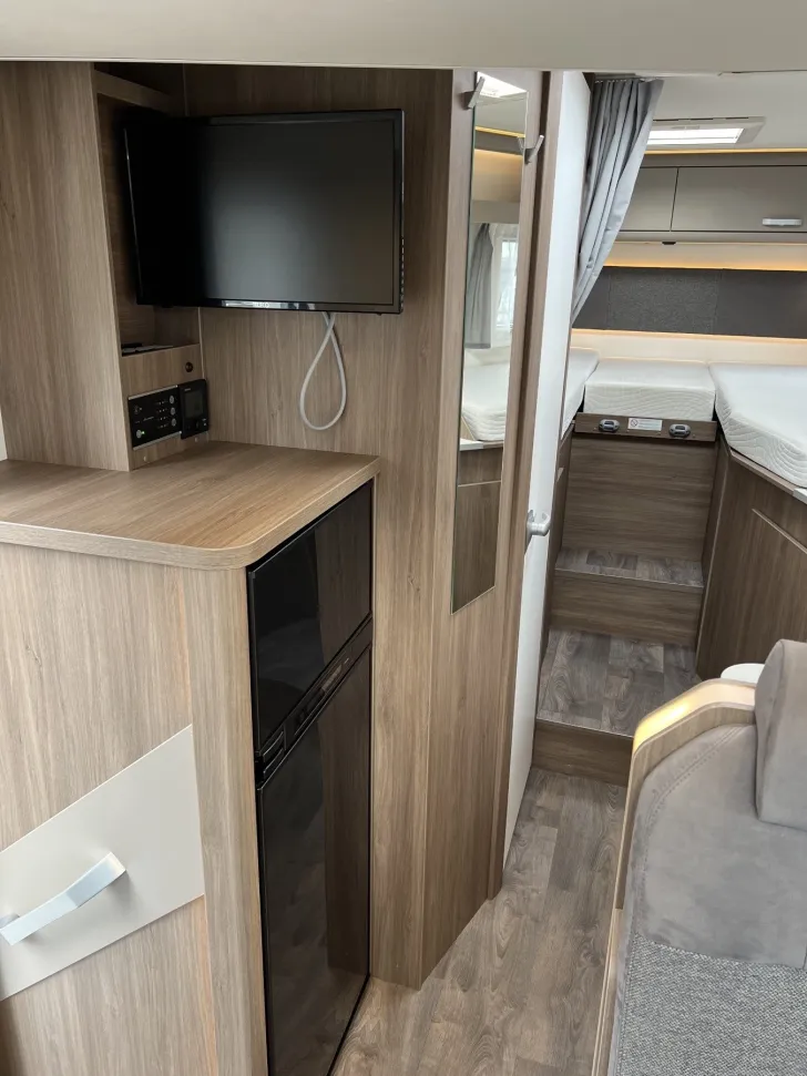 Fahrzeugbild Carado T 338 AT8G+ChassisPak+TV-Pak+RFK+gr.Kühlschrank #14