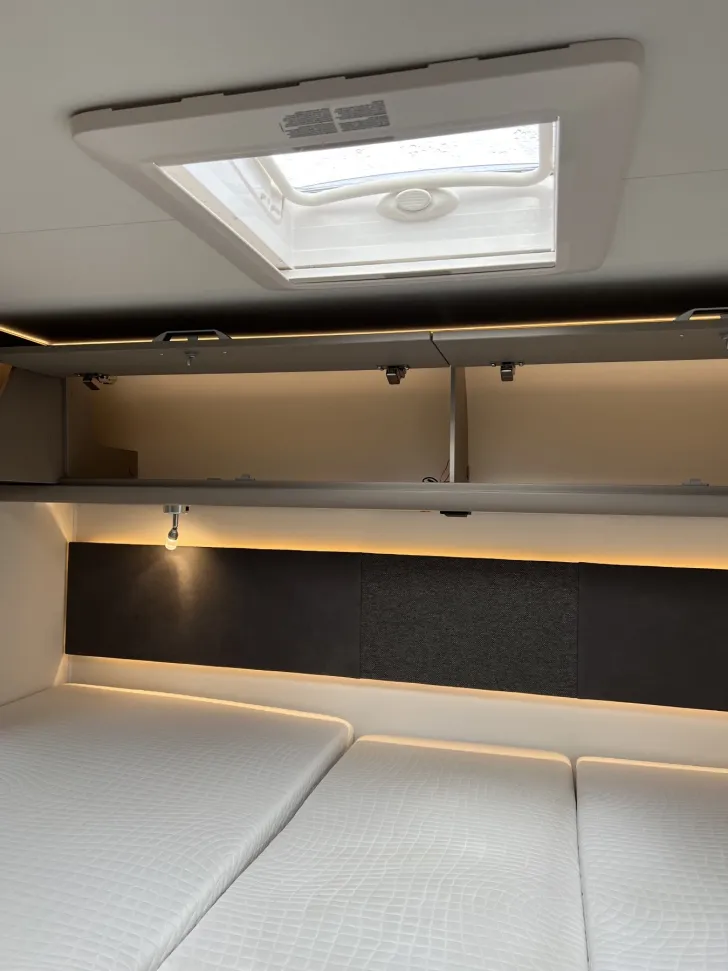 Fahrzeugbild Carado T 338 AT8G+ChassisPak+TV-Pak+RFK+gr.Kühlschrank #23