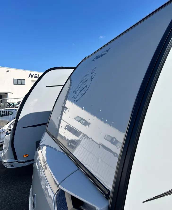 Fahrzeugbild Knaus Südwind 460 EU Black Selection mit Dusche #24