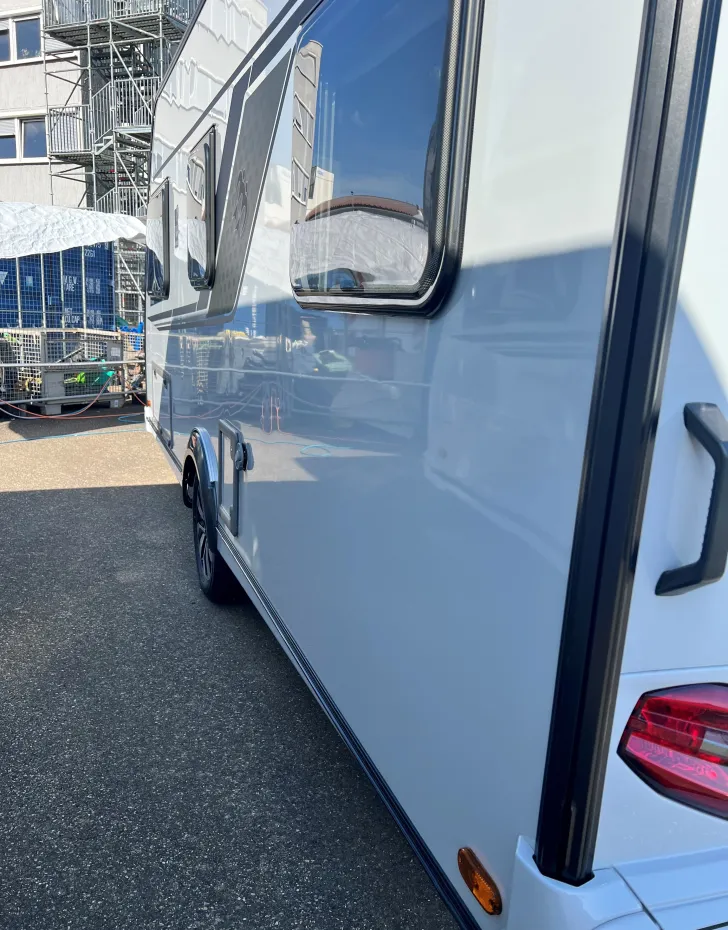 Fahrzeugbild Knaus Südwind 460 EU Black Selection mit Dusche #28