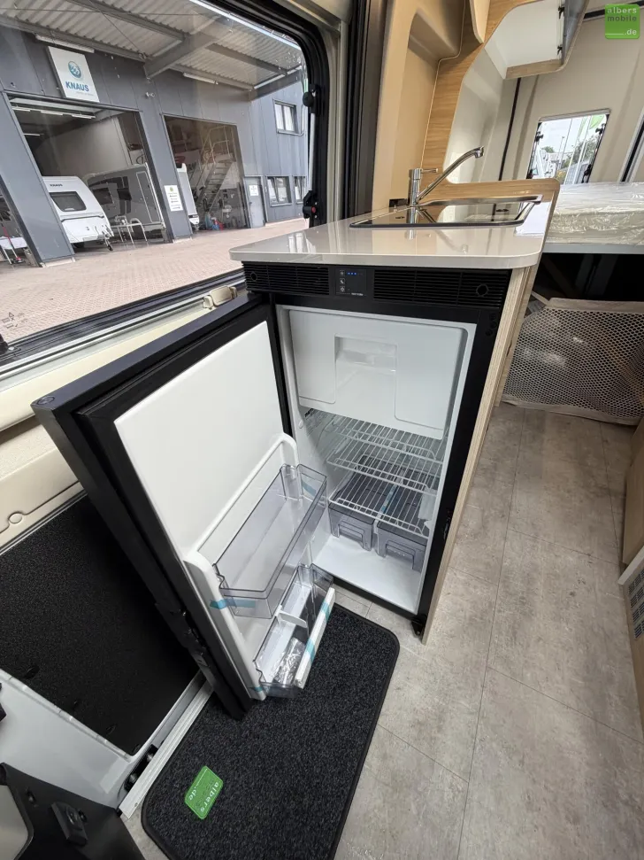 Fahrzeugbild Challenger Van V114 Road Edition 200WSolar Arctic Safety 27 #17