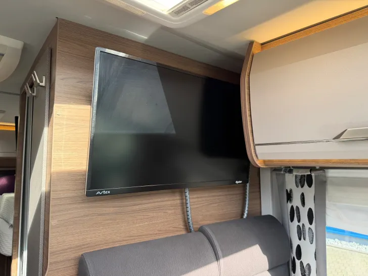 Fahrzeugbild Knaus Van Ti 640 MEG, Automatik, Borbet, SAT, 2xTV #18
