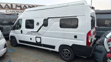 Seitlich Knaus BoxLife 600 ME Platinum Selection Aufstelldach 180 PS Automatik
