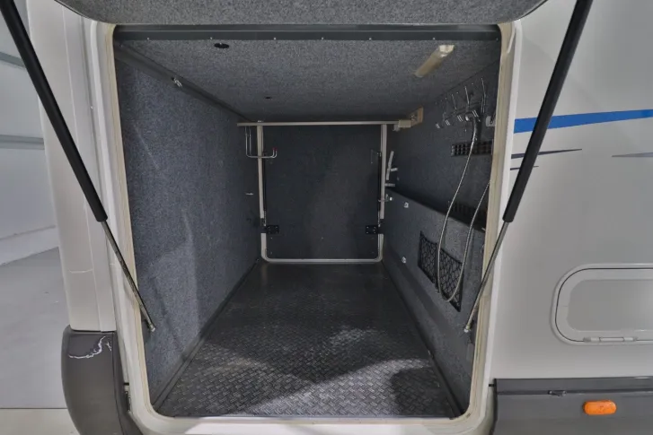 Fahrzeugbild Carthago M LINER 57 Aut./Festbett/Hubbett/2x Klima/Garage #7