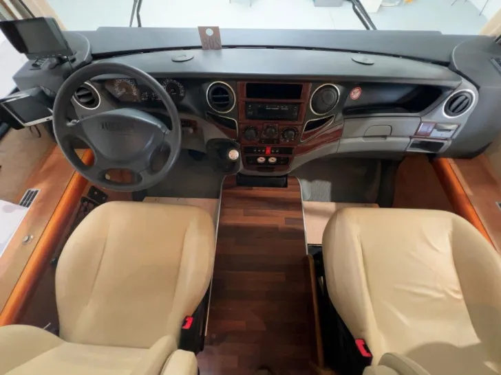 Fahrzeugbild Carthago M LINER 57 Aut./Festbett/Hubbett/2x Klima/Garage #8