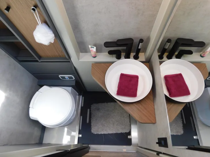 Fahrzeugbild Niesmann + Bischoff iSmove 7.3 F OHNE Hubbett, 2xTV, Dachventilator #21
