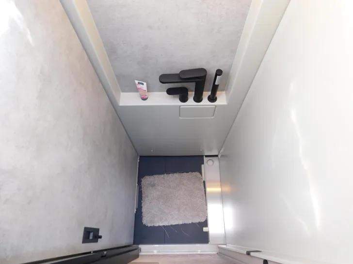 Fahrzeugbild Niesmann + Bischoff iSmove 7.3 F OHNE Hubbett, 2xTV, Dachventilator #24