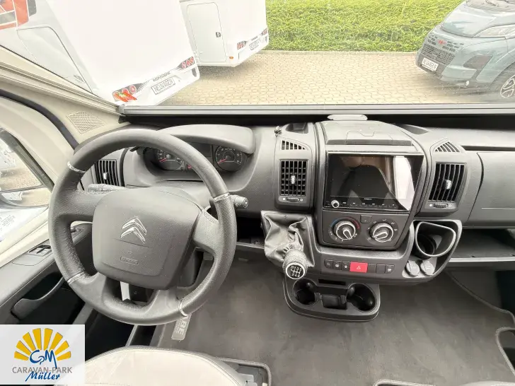 Fahrzeugbild Sunlight V 66 165 PS #9