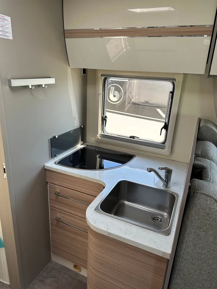 Fahrzeugbild Ahorn Camp Canada AE TÜV+AU+Gasprüfung 08/28 #9