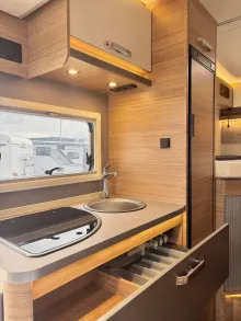 Fahrzeugbild Weinsberg CaraSuite EDITION SPICY 650 MEG Hubbett und Rahmenfenster #11