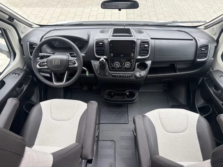 Fahrzeugbild Weinsberg CaraSuite EDITION SPICY 650 MEG Hubbett und Rahmenfenster #19