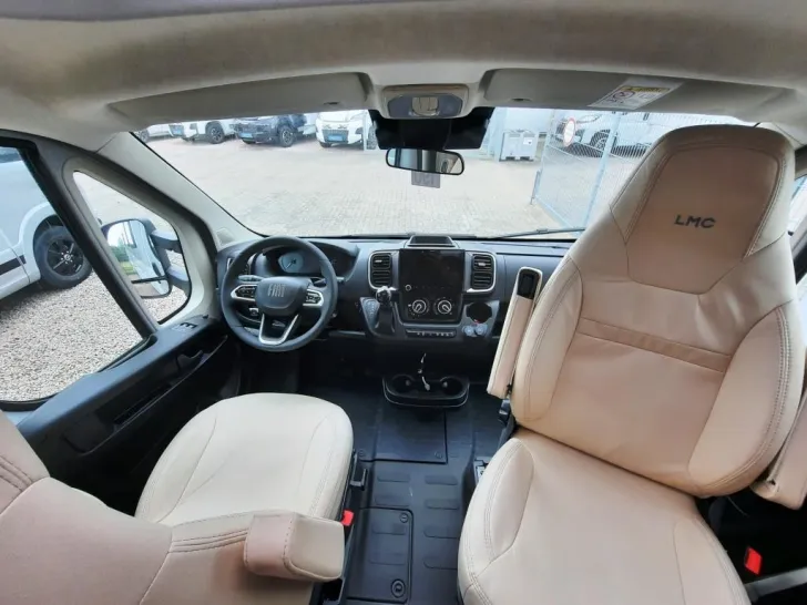 Fahrzeugbild LMC Cruiser V 643 70 Jahre Verfüg./Sparen Sie 6.476,- € #14