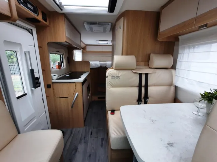 Fahrzeugbild LMC Cruiser V 643 70 Jahre Verfüg./Sparen Sie 6.476,- € #5
