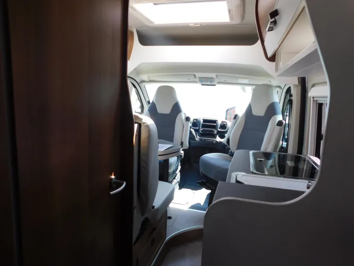 Fahrzeugbild VanTourer 600 L Fiat 140 PS 6m Längsbetten + Dieselheizung #11