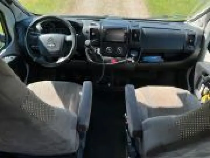 Fahrzeugbild Pössl Roadcruiser 640 Längsbett Solar MaxxFan H #4