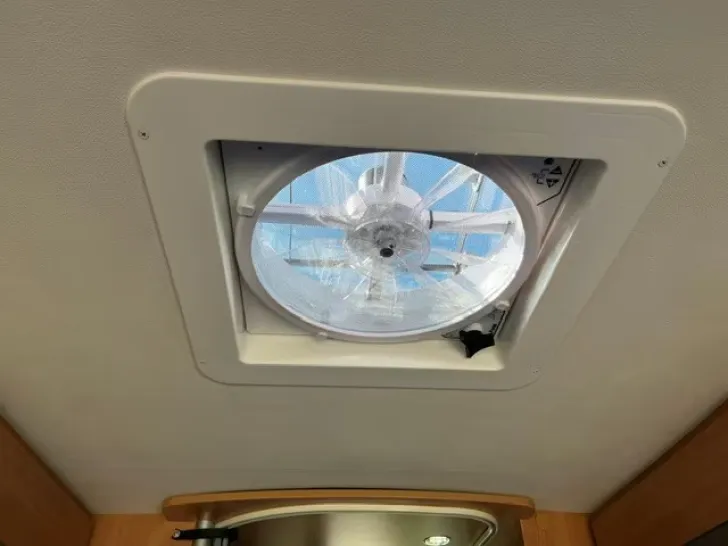 Fahrzeugbild Pössl Roadcruiser 640 Längsbett Solar MaxxFan H #8