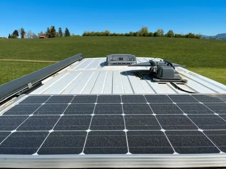 Fahrzeugbild Pössl Roadcruiser 640 Längsbett Solar MaxxFan H #10