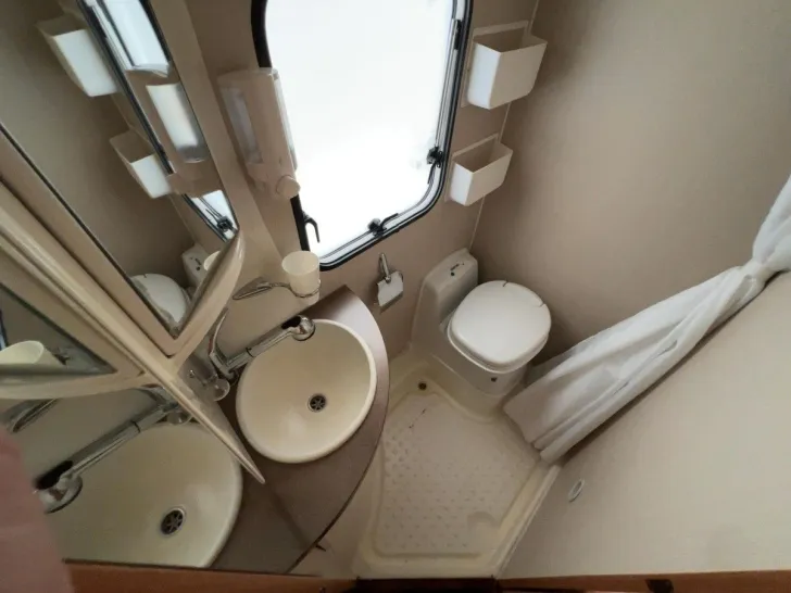 Fahrzeugbild Chausson Flash 02 / Festbett / Klima / Markise #13
