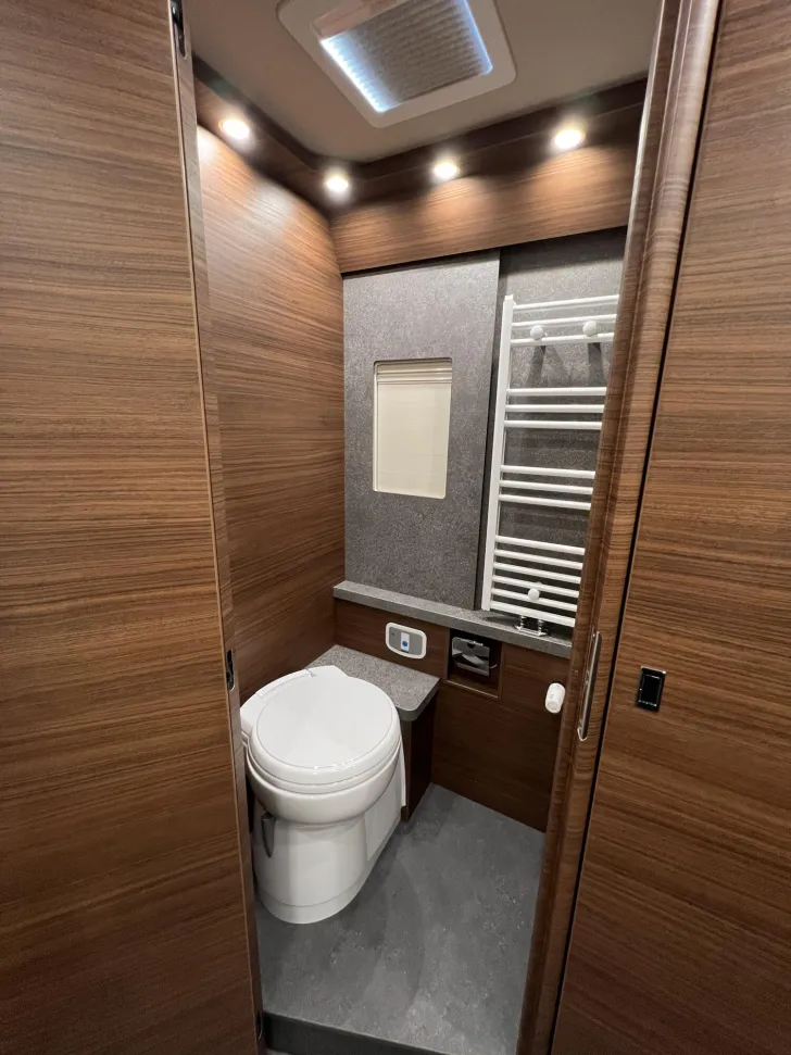 Fahrzeugbild chic c-line I 5.9 XL LE Carthago Selection (314) #36