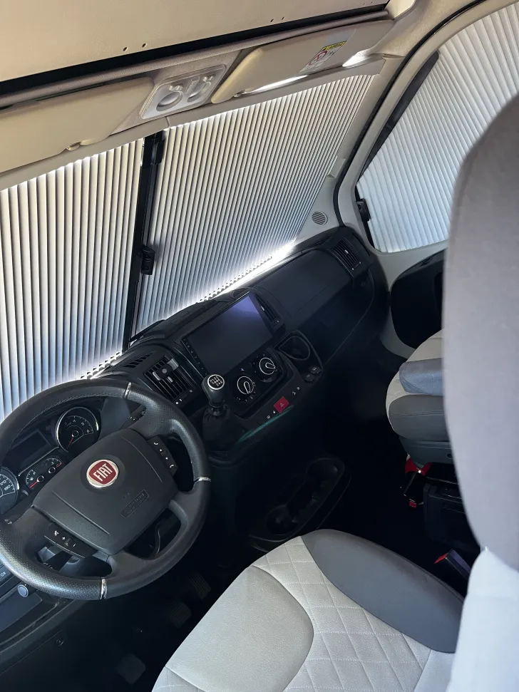 Fahrzeugbild Weinsberg CaraTour 600 DQ 5 Betten, grau, tiptop #10