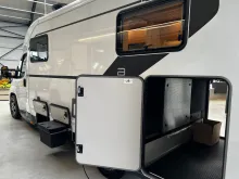 Fahrzeugbild Bürstner Signature SFT 7.0 AT8G+Komfort+Küche+Technik #9