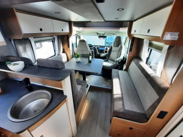 Fahrzeugbild Hobby ONTOUR T 700 FH Verfüg./Sparen Sie 22.709,- € #2