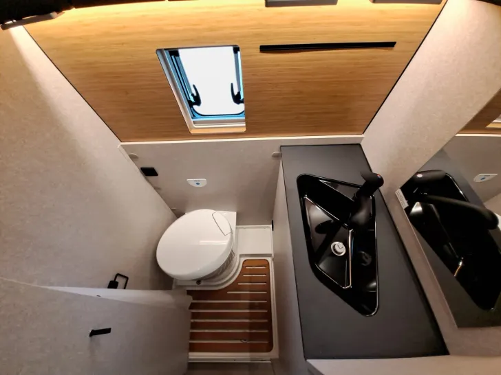 Fahrzeugbild Hymer Redwood 600 Schlafdach, Fahrkomfortpaket, Autark #17