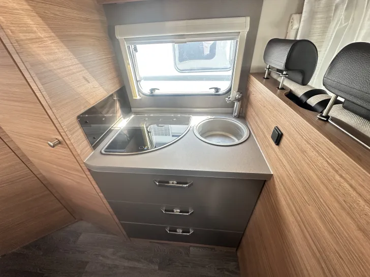 Fahrzeugbild Weinsberg CaraSuite 650 MF EDITION [SPICY] Automatikgetriebe , Hubbett #18