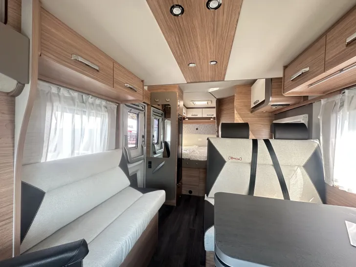 Fahrzeugbild Weinsberg CaraSuite 650 MF EDITION [SPICY] Automatikgetriebe , Hubbett #8