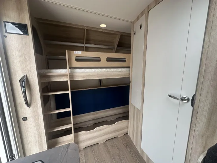 Fahrzeugbild Hobby De Luxe 490 KMF #8