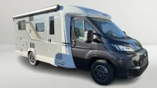 Schräg Vorne Knaus Sky TI 650 MEG Sondermodell