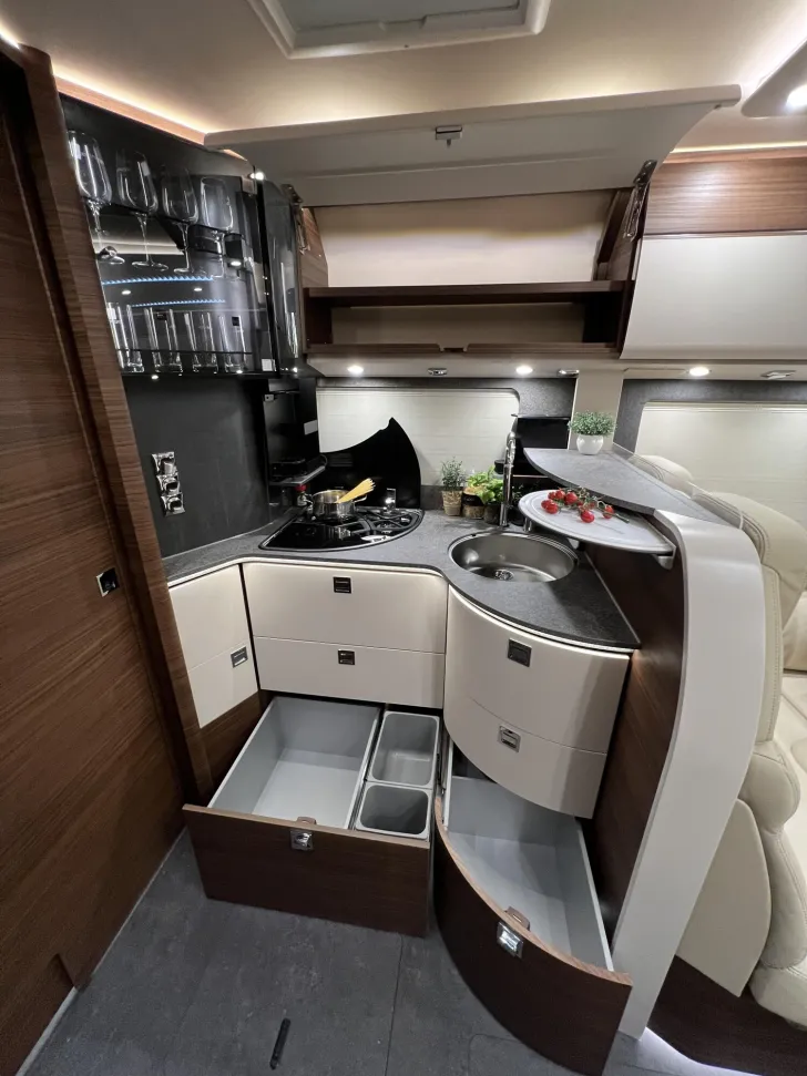 Fahrzeugbild chic c-line I 5.9 XL LE Carthago Selection (318) #21