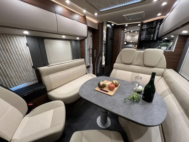 Fahrzeugbild chic c-line I 5.9 XL LE Carthago Selection (315) #15