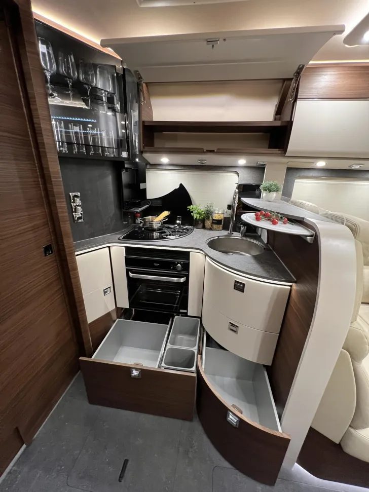 Fahrzeugbild chic c-line I 5.9 XL LE Carthago Selection (315) #21