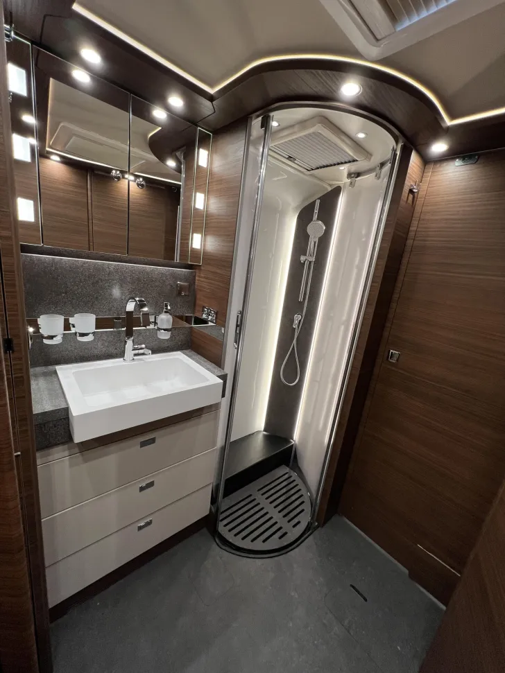 Fahrzeugbild chic c-line I 5.9 XL LE Carthago Selection (315) #33