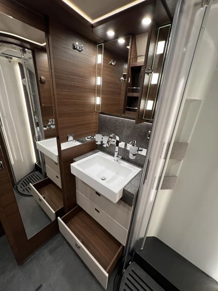 Fahrzeugbild chic c-line I 5.9 XL LE Carthago Selection (315) #34