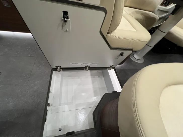 Fahrzeugbild chic c-line I 5.9 XL LE Carthago Selection (315) #41