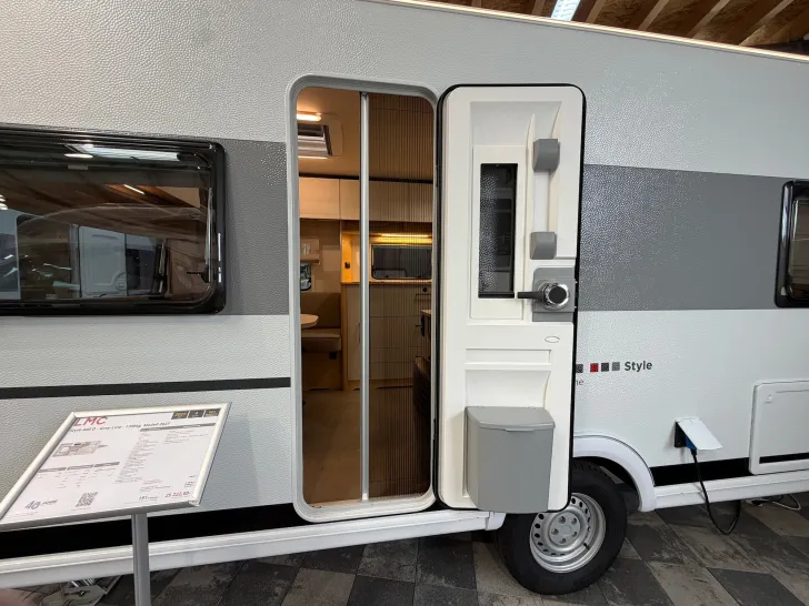 Fahrzeugbild LMC Style 440 D - Grey Line - 1700kg, Modell 2027 #14