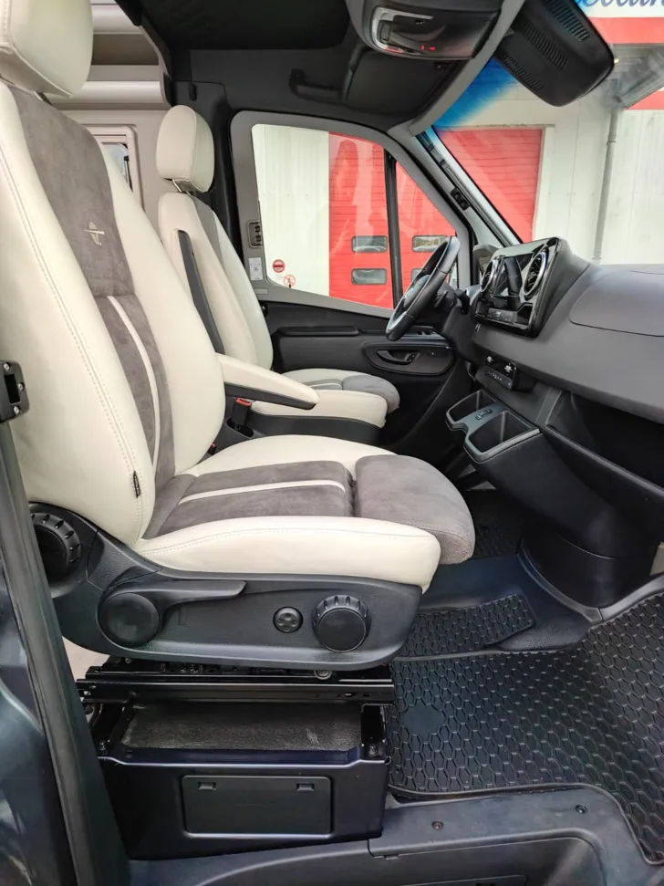 Fahrzeugbild Mercedes-Benz Sprinter TRM VAN 2 (L3H2) Manufraktur CamperVan #9